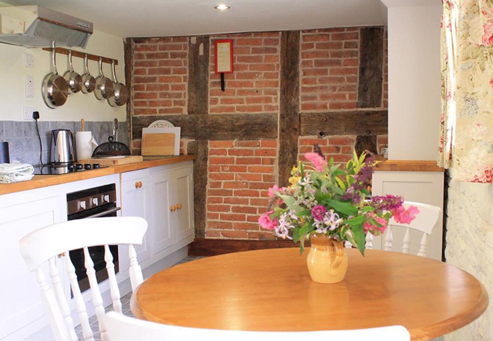 Dee'S Cottage At Brinsop ヘレフォード エクステリア 写真